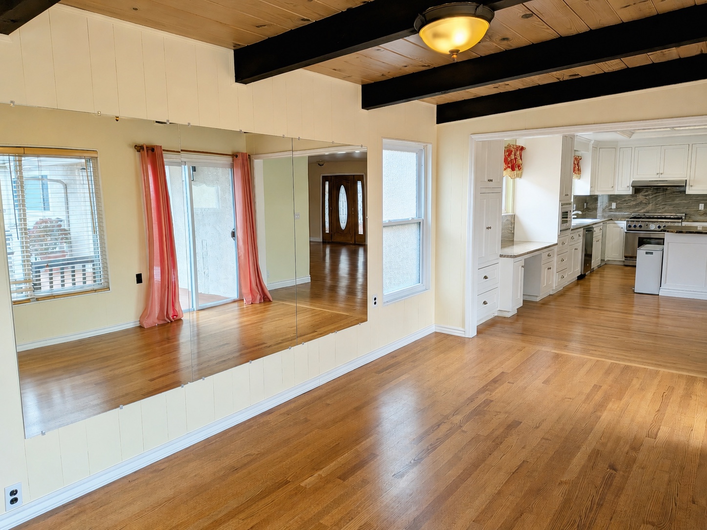 Family room with partition