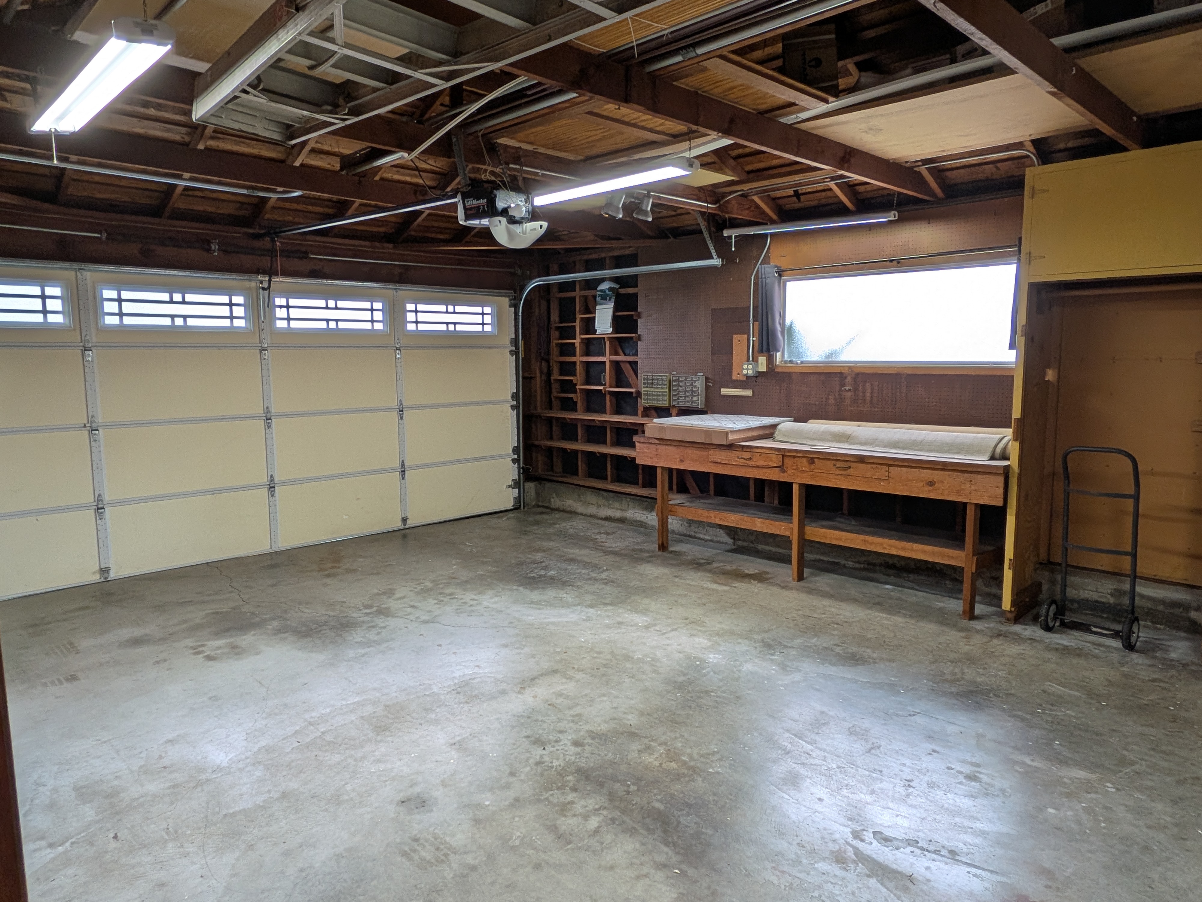Garage workbench
