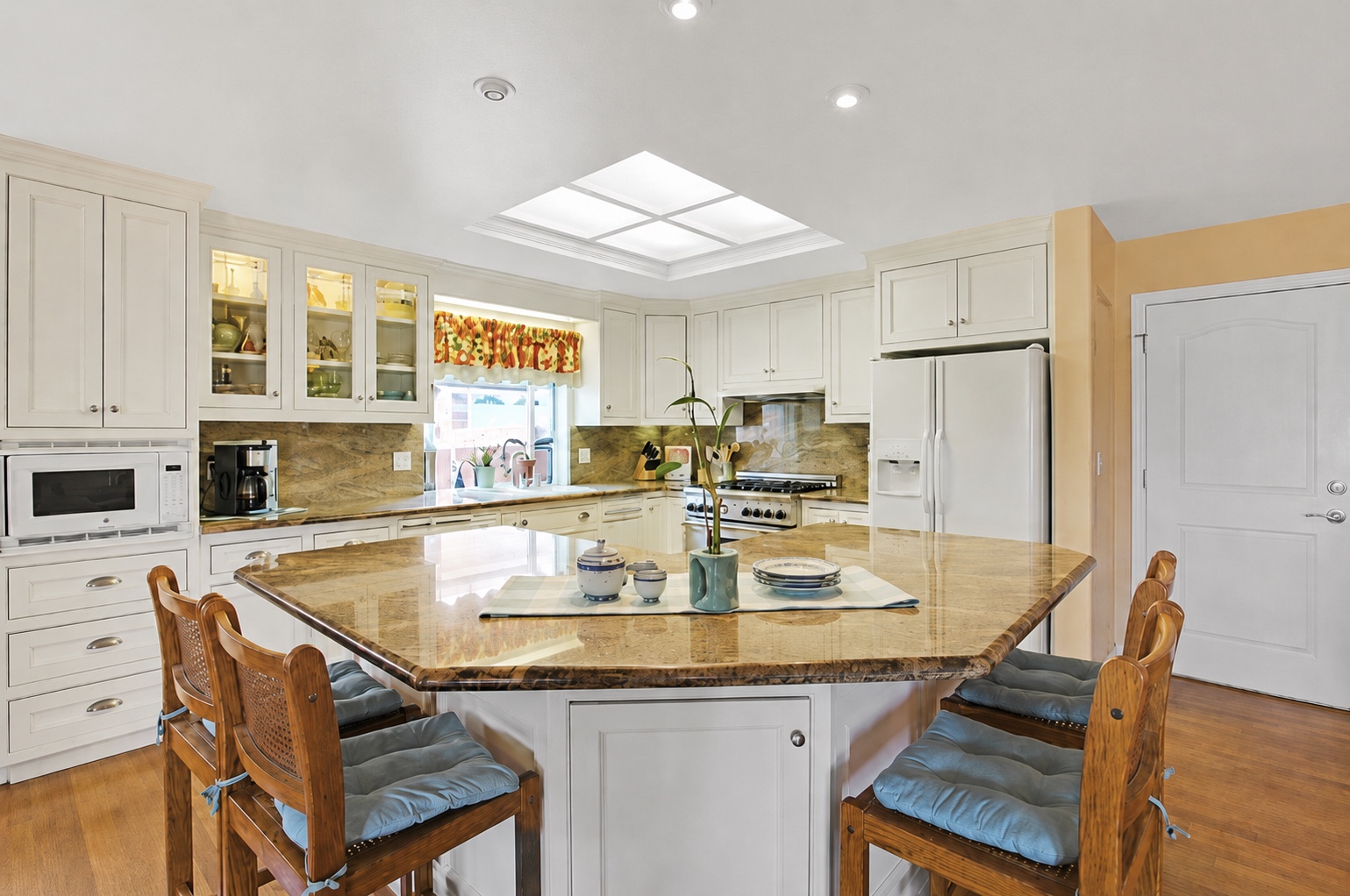 Granite breakfast bar with seating